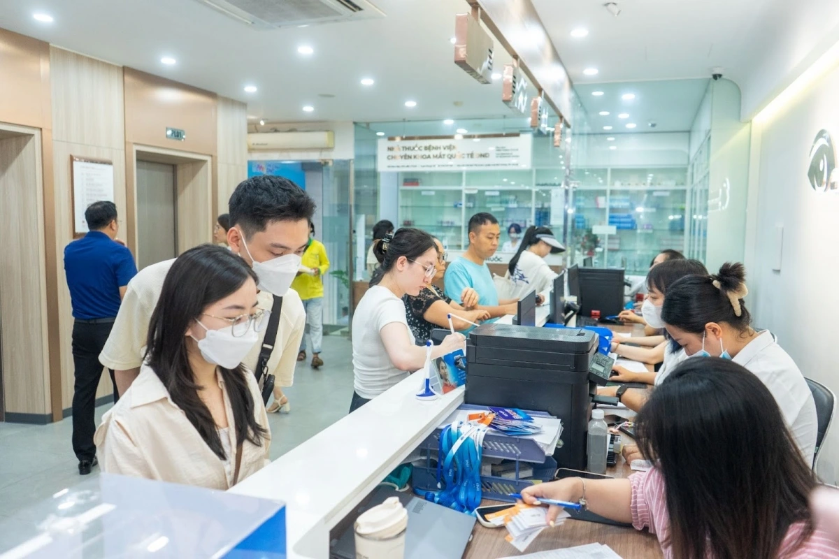 Không khí nhộn nhịp tại DND những ngày sau kỳ thi tốt nghiệp THPT – khi rất nhiều sĩ tử lựa chọn “thoát cận” để sẵn sàng vào đại học