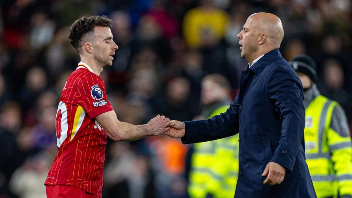 HLV Arne Slot gửi lời chia buồn tới gia đình Diogo Jota (Ảnh: Liverpool FC)