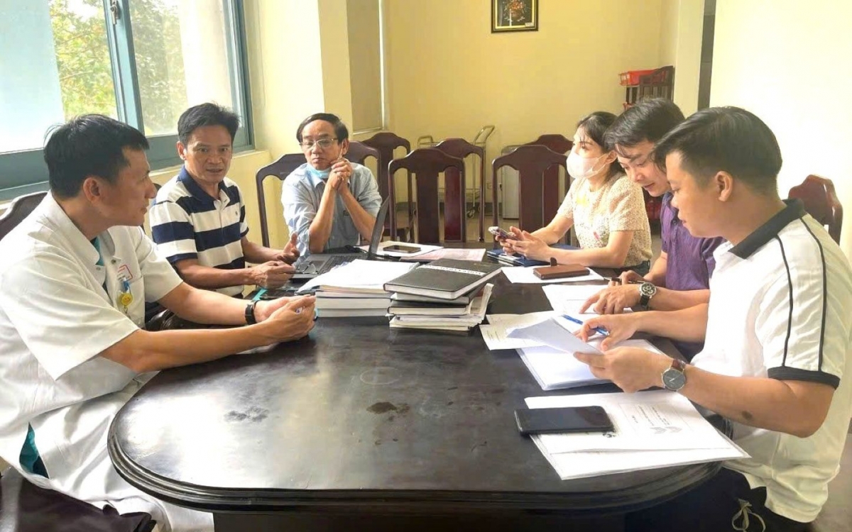 Đoàn kiểm tra của Sở Y tế và các đơn vị làm việc tại Bệnh viện Trung ương Huế cơ sở 2