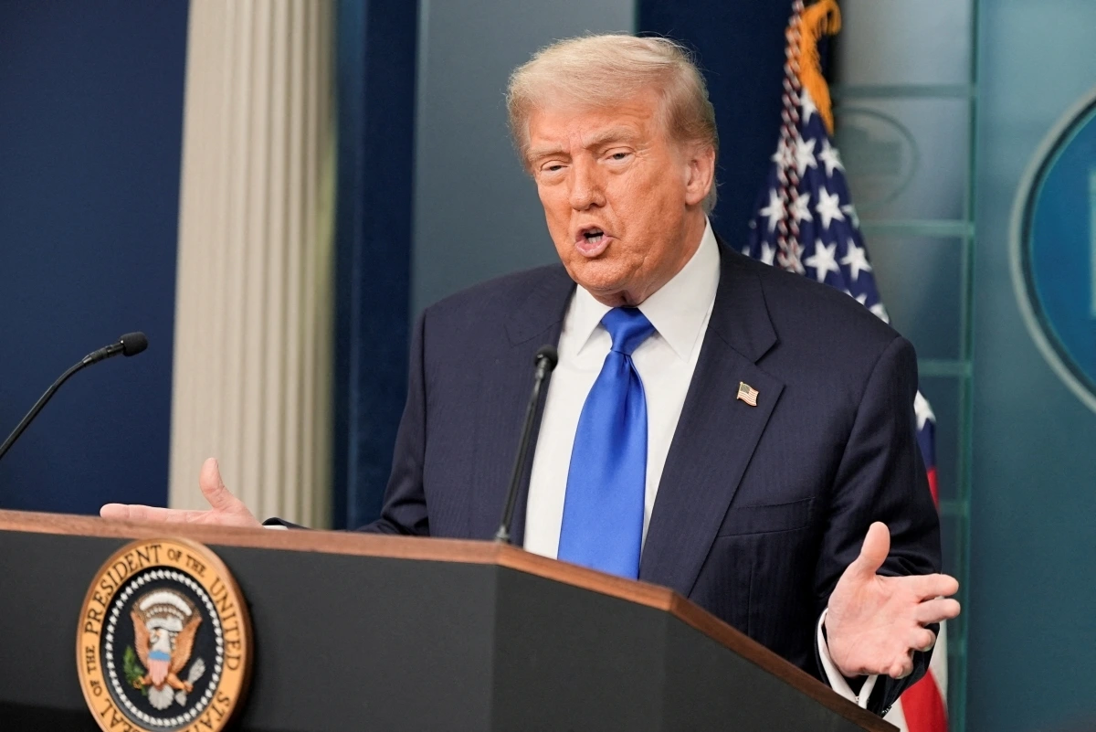 Chính quyền Tổng thống Donald Trump đã ngừng cung cấp một số loại vũ khí phòng không và vũ khí dẫn đường chính xác cho Ukraine (Ảnh: Reuters).