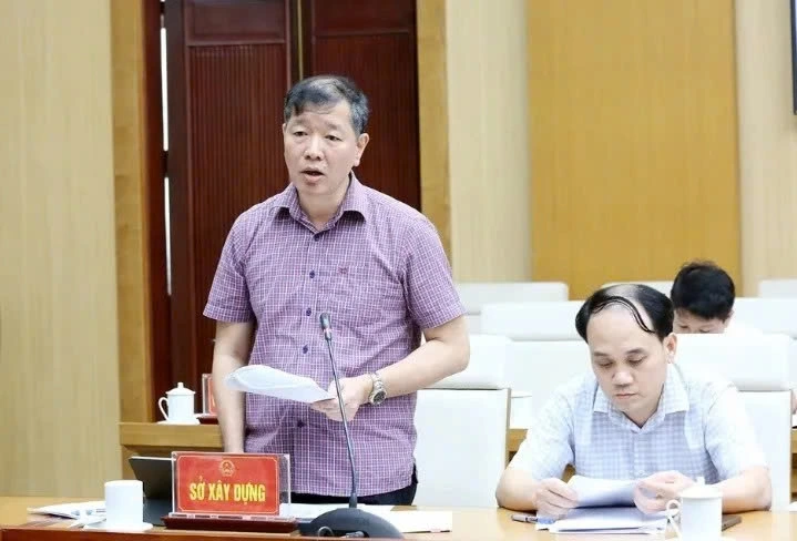 Đại diện Sở Xây dựng tỉnh Phú Thọ trình bày một số khó khăn vướng mắc dự án đường sắt Lào Cai - Hà Nội - Hải Phòng gặp phải sau hợp nhất 3 tỉnh Phú Thọ - Vĩnh Phúc - Hòa Bình. Ảnh: phutho.gov.