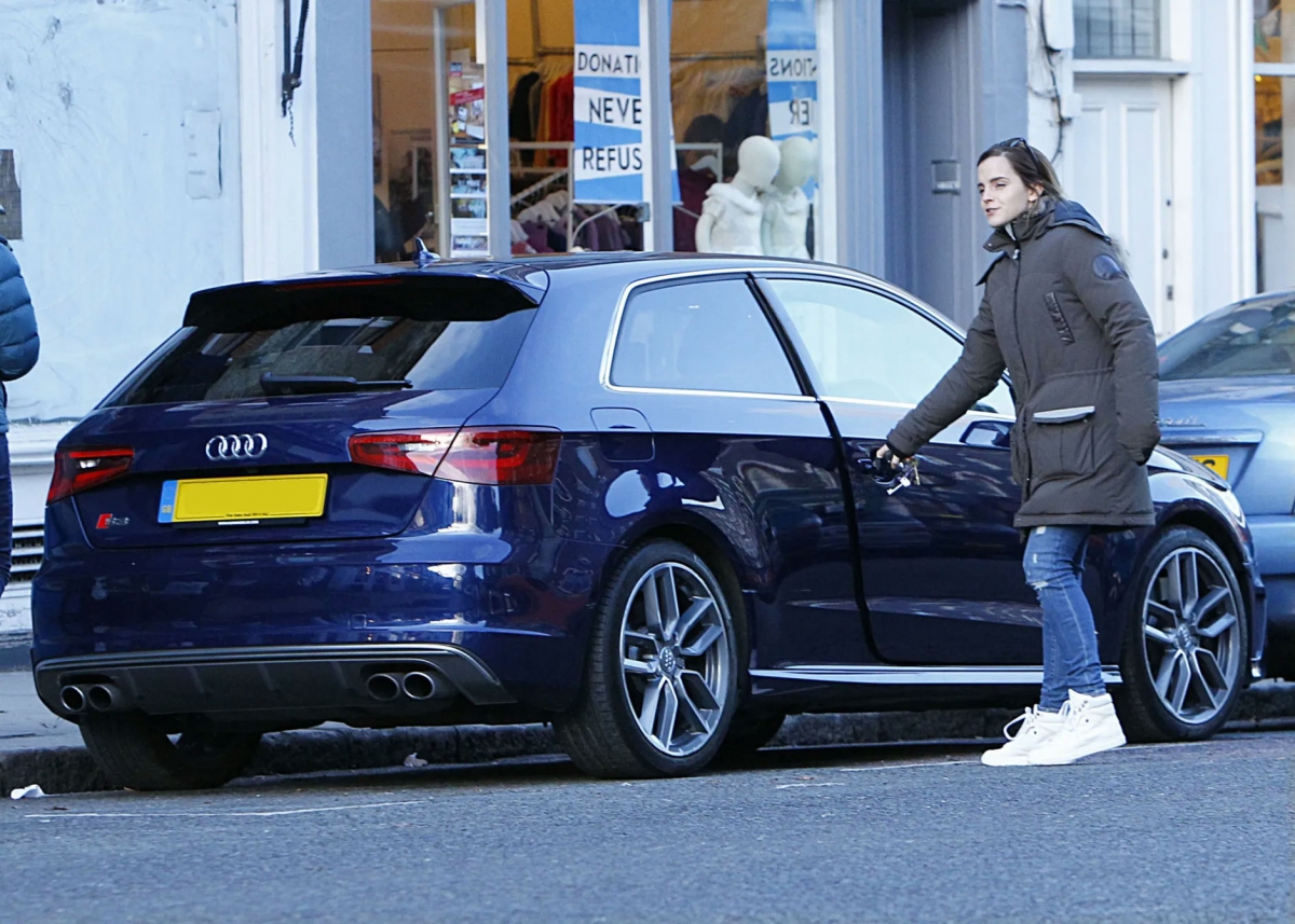 Emma Watson và chiếc Audi. Ảnh: Getty