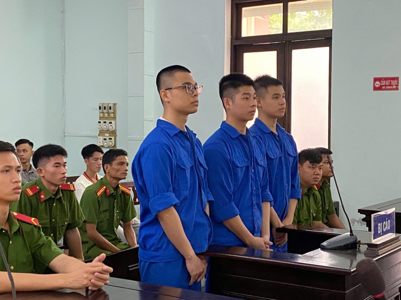3 anh em ruột tại phiên tòa sơ thẩm