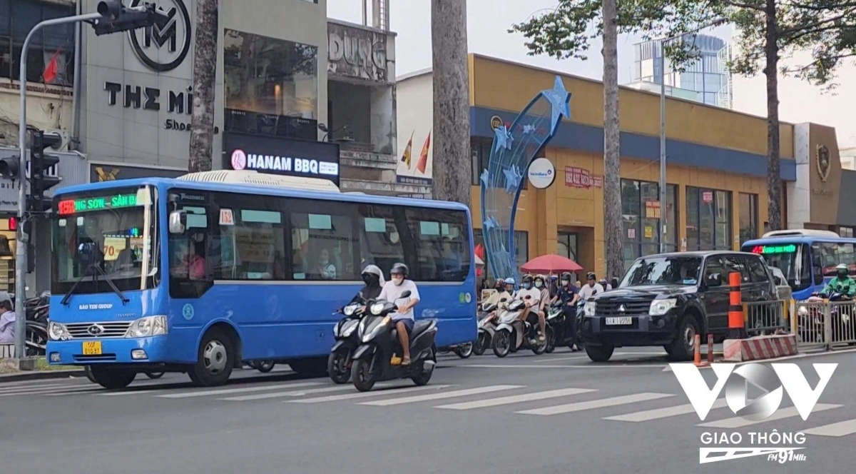 Hiện TP.HCM đang có 138 tuyến xe buýt với khoảng 2.200 phương tiện