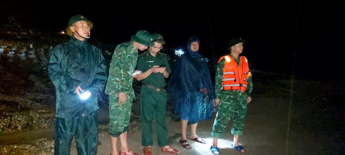 Bộ đội Biên phòng Hà Tĩnh tham gia cứu nạn, cứu hộ.