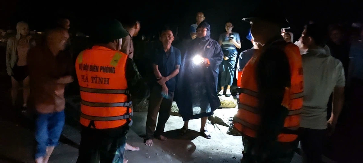 Lực lượng địa phương triển khai công tác tìm kiếm, cứu nạn, cứu hộ đêm 19/7.