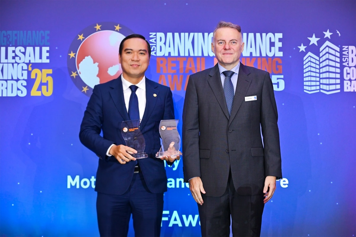 Ông Đàm Thế Thái- Phó Tổng giám đốc HDBank nhận hai giải thưởng quốc tế tại Lễ trao giải Asian Banking &amp; Finance Awards 2025 tổ chức tại Singapore