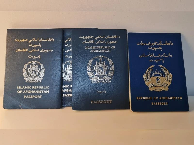 Hộ chiếu Afghanistan qua các giai đoạn. Ảnh: Khaama