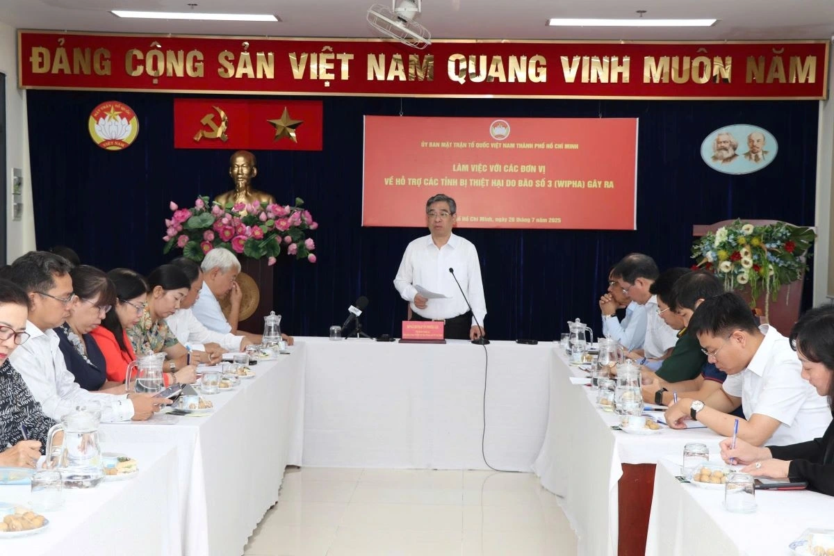Phó Bí thư Thành ủy TP.HCM Nguyễn Phước Lộc phát biểu tại cuộc họp