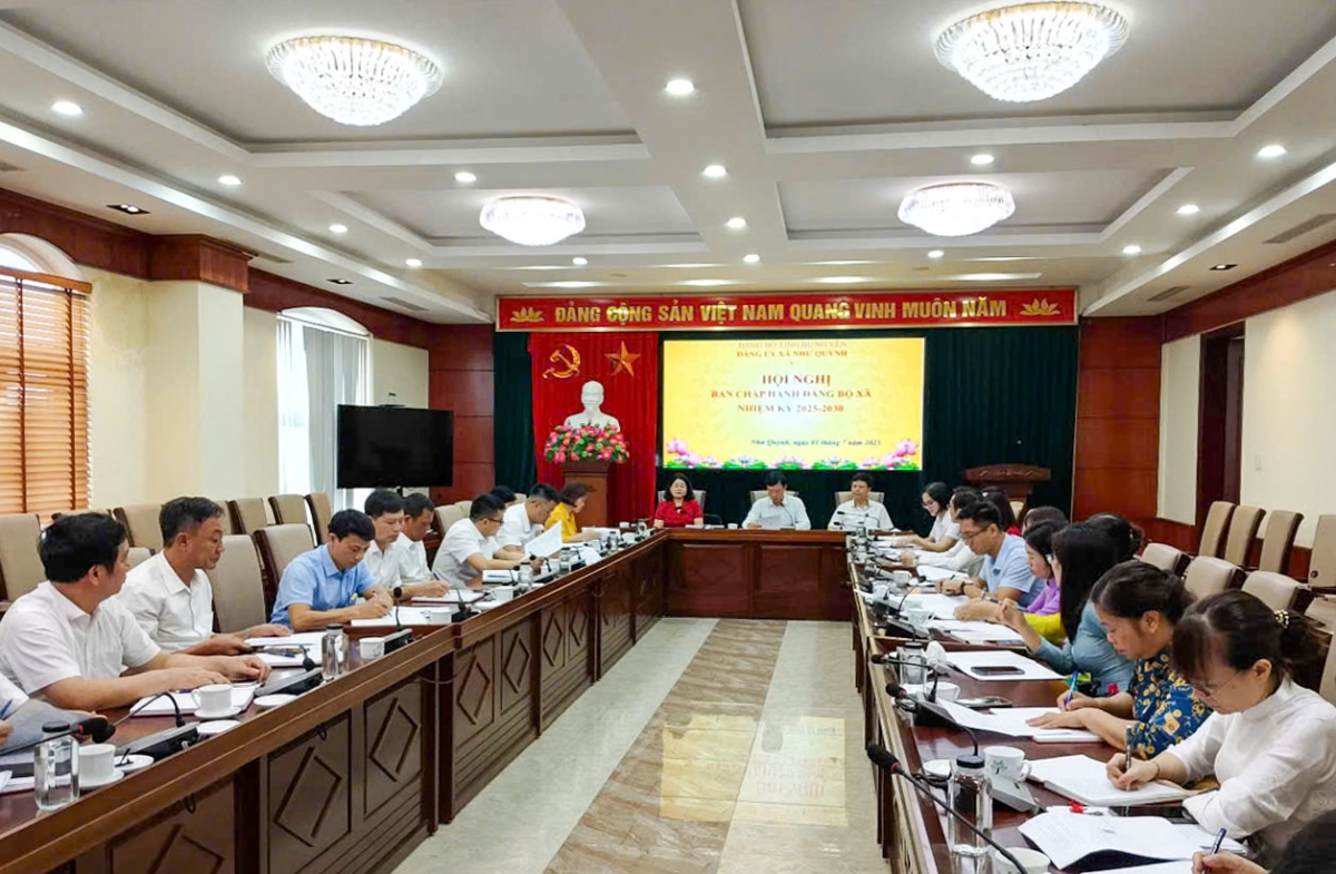Tại xã Như Quỳnh, tỉnh Hưng Yên, Đảng ủy xã đã tổ chức hội nghị Ban Thường vụ, Ban Chấp hành lần thứ nhất để thống nhất, thảo luận quy chế làm việc; kiện toàn, thành lập các Tổ chức Đảng trực thuộc; bàn và cho ý kiến về một số phương hướng, nhiệm vụ, giải pháp trong thời gian tới. Ngay sau Hội nghị Ban Thường vụ, Ban Chấp hành xã đã tiến hành Kỳ họp thứ nhất HĐND phường, nhiệm kỳ 2021-2026 để công bố các Quyết định của HĐND tỉnh; thảo luận, quyết nghị một số nội dung thuộc thẩm quyền với sự tham dự của 124 đại biểu HĐND.