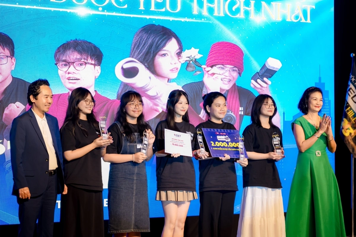 Phim được yêu thích nhất: "Tách"