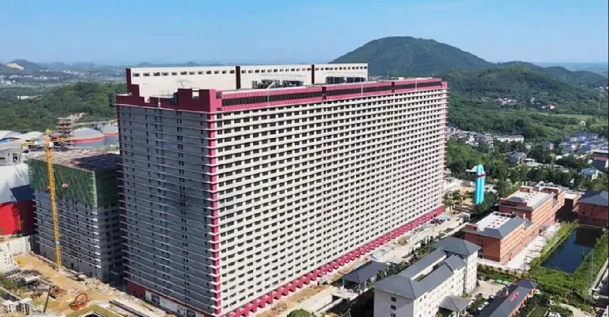 Tòa nhà cao 26 tầng nuôi heo tại Trung Quốc. Ảnh: HEAD TOPICS
