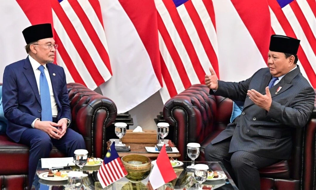 Tổng thống Indonesia Prabowo Subianto tiếp Thủ tướng Malaysia Dato' Seri Anwar Ibrahim tại Cung điện Merdeka. Ảnh: Phủ Tổng thống Indonesia