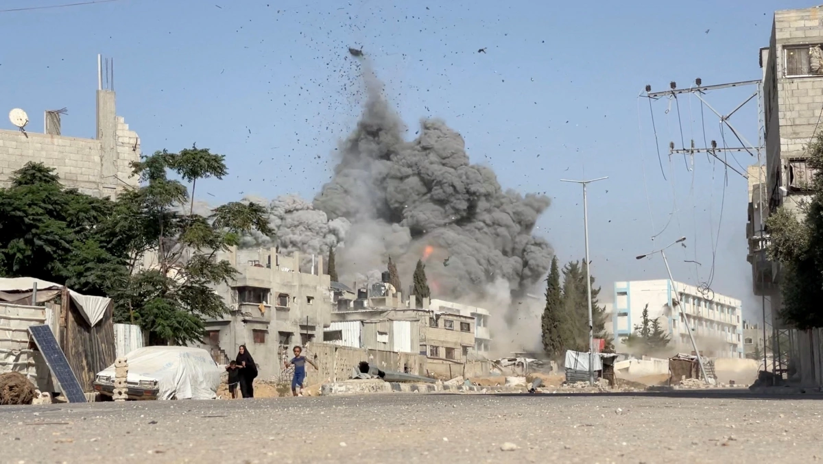 Israel tiếp tục tấn công Gaza (Ảnh: Reuters).