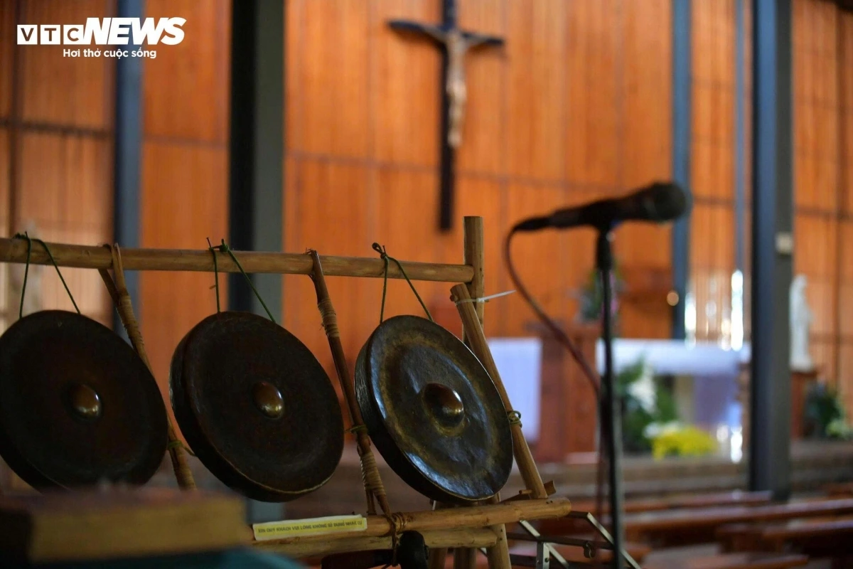 Gongs are the main musical instruments which are used by the church for community events, gatherings, and religious activities.