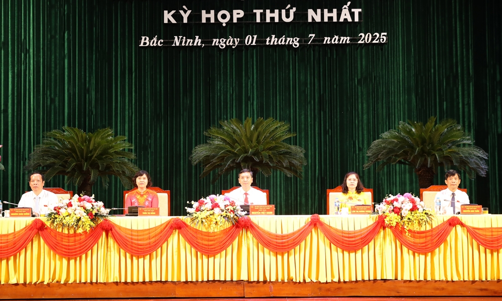Chủ tịch HĐND tỉnh Bắc Ninh Nguyễn Việt Oanh chủ tọa kỳ họp