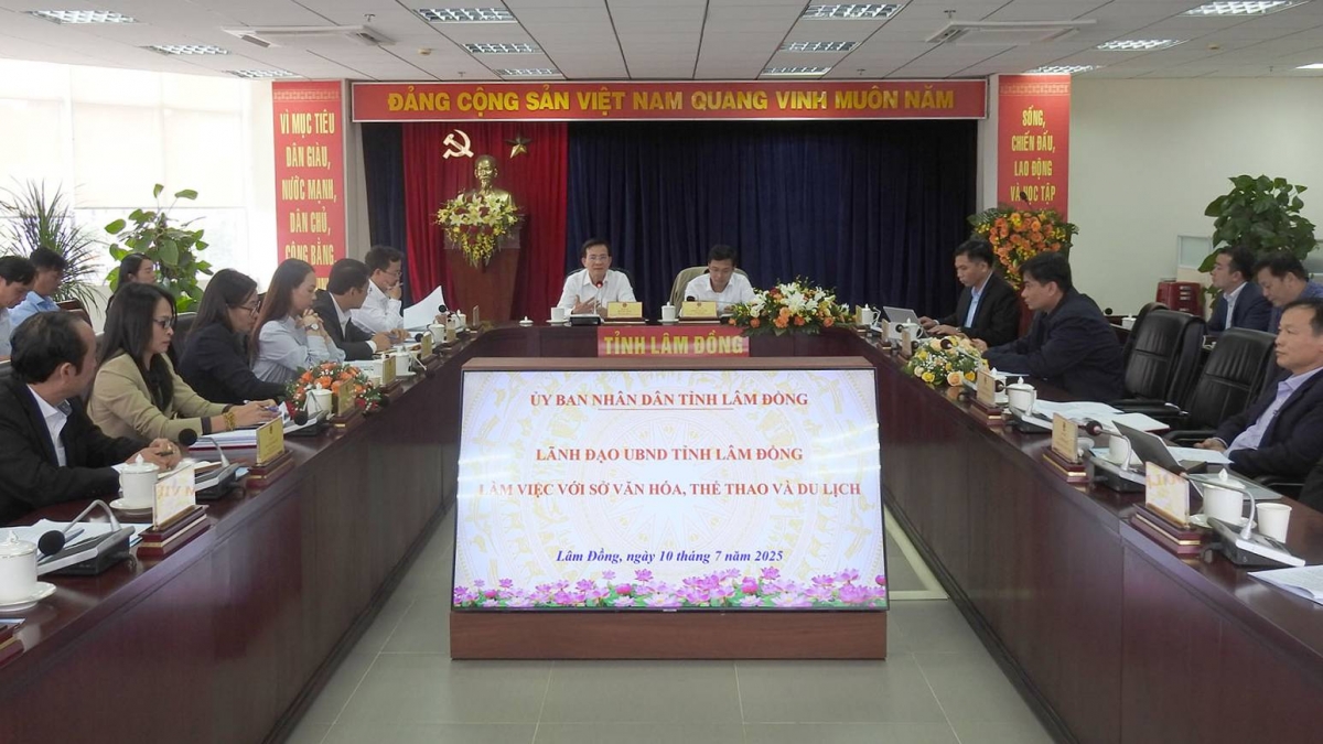 Lãnh đạo UBND tỉnh Lâm Đồng liên tục có các buổi làm việc với sở, ngành, địa phương để tháo gỡ khó khăn, vướng mắc ổn định tổ chức bộ máy sau sáp nhập tỉnh