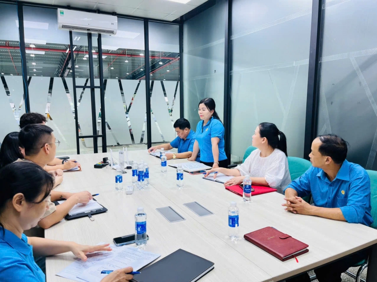 LĐLĐ tỉnh Lào Cai làm việc với công ty TNHH Unico Global YB vào chiều 22/7.