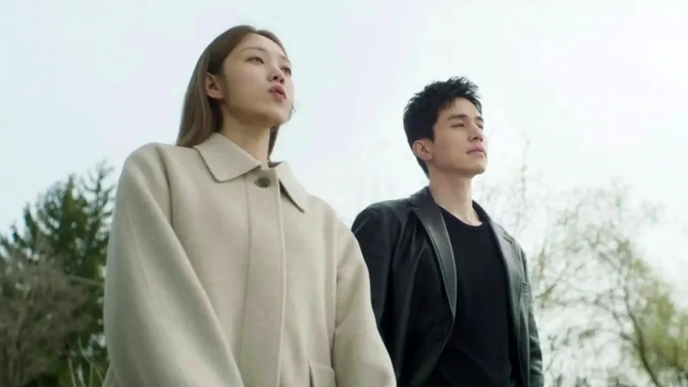 Kang Mi Yeong và Park Seok Cheol trong phim "The Nice Guy". (Ảnh: kbizoom)