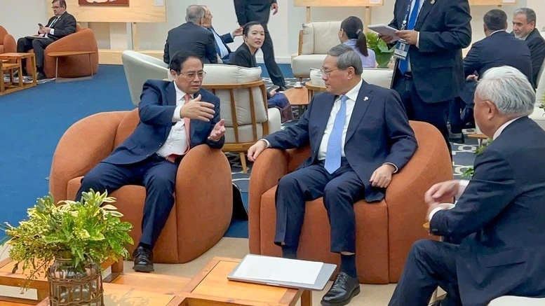 Thủ tướng Phạm Minh Chính gặp Thủ tướng Quốc vụ viện Trung Quốc Lý Cường. Ảnh: VGP