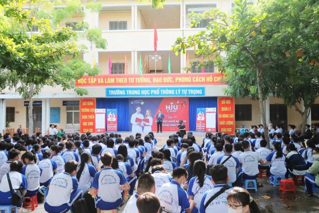 Hoạt động ngoại khóa của trường THPT Lý Tự Trọng, tỉnh Khánh Hòa