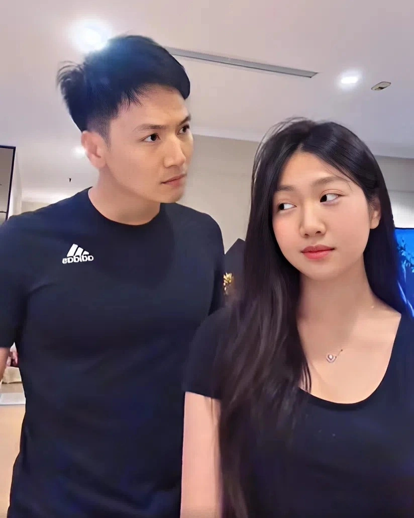 Bé Chíp, con gái diễn viên Mạnh Trường được nhiều khán giả khen ngợi nhan sắc tuổi 16, lớn phổng phao như hoa hậu.