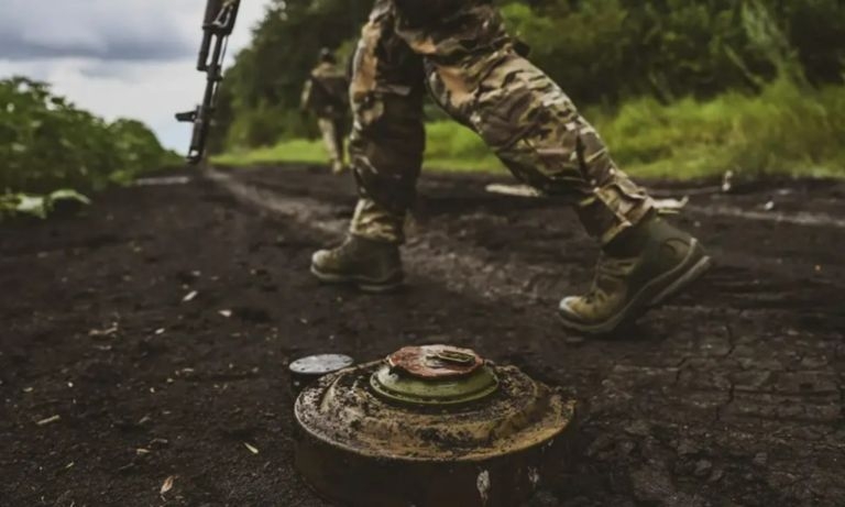 Bãi mìn của các lực lượng Liên bang Nga đang gây khó khăn cho cuộc phản công của Ukraine. Ảnh: Anadolu