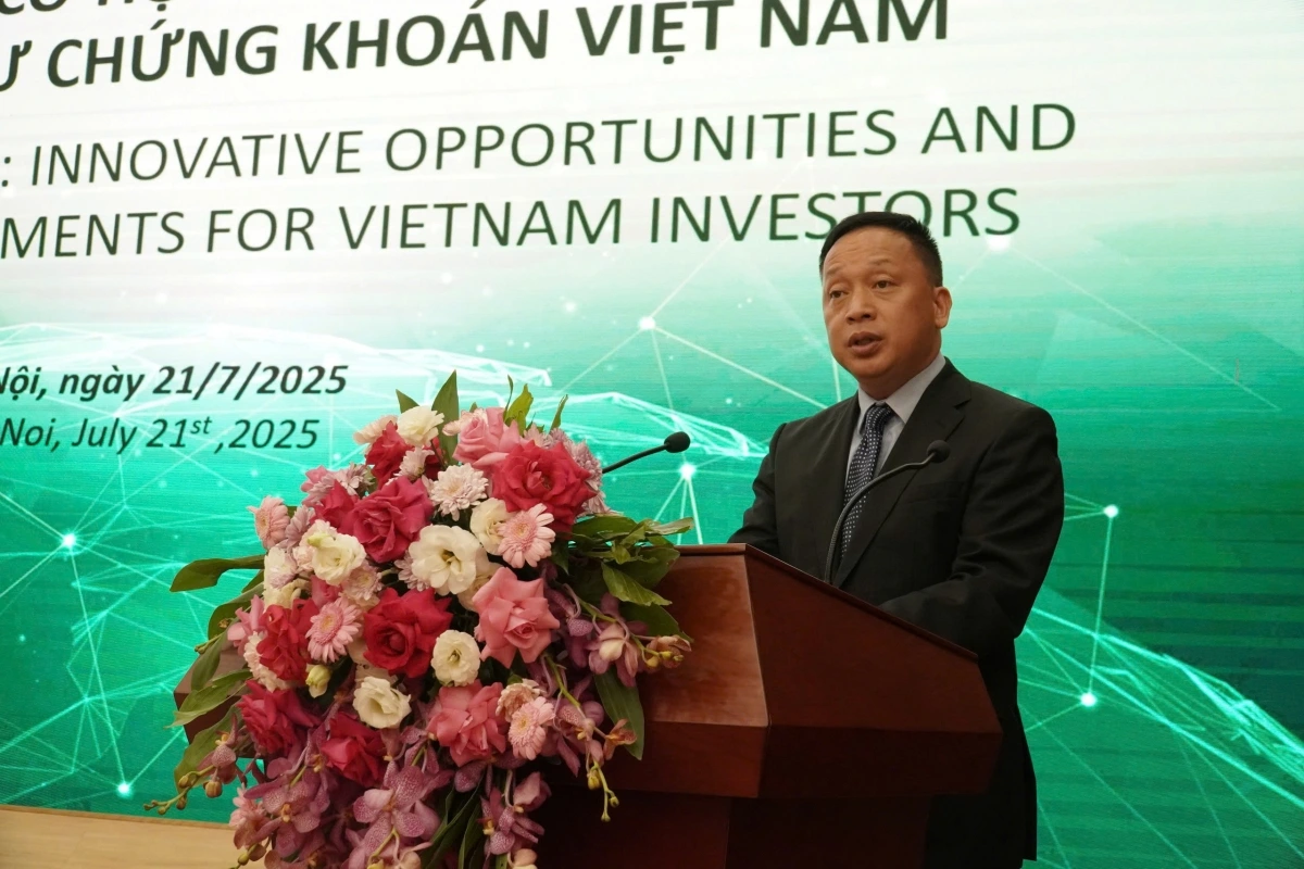 Ông Vũ Chí Dũng, Trưởng Ban pháp chế - Đối ngoại, UBCKNN phát biểu tại hội thảo