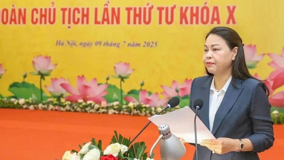 Phó Chủ tịch, Tổng thư ký Ủy ban Trung ương MTTQ Việt Nam Nguyễn Thị Thu Hà trình bày đề án. ảnh: Quang Vinh