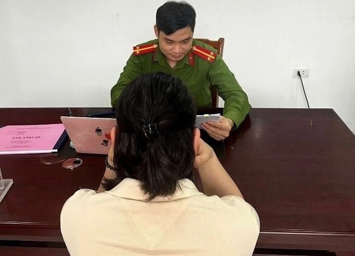 Một nạn nhân trình báo bị lừa đảo chiếm đoạt tài sản qua mạng. (Ảnh: Công an cung cấp)