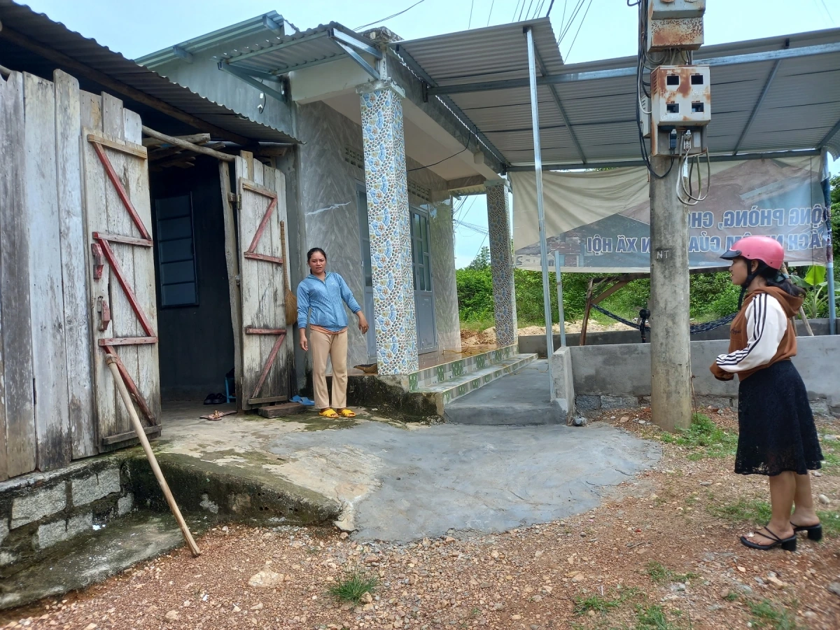 Những căn nhà kiên cố đã thay thế những căn nhà tạm, dột nát của người dân miền núi Khánh Hòa
