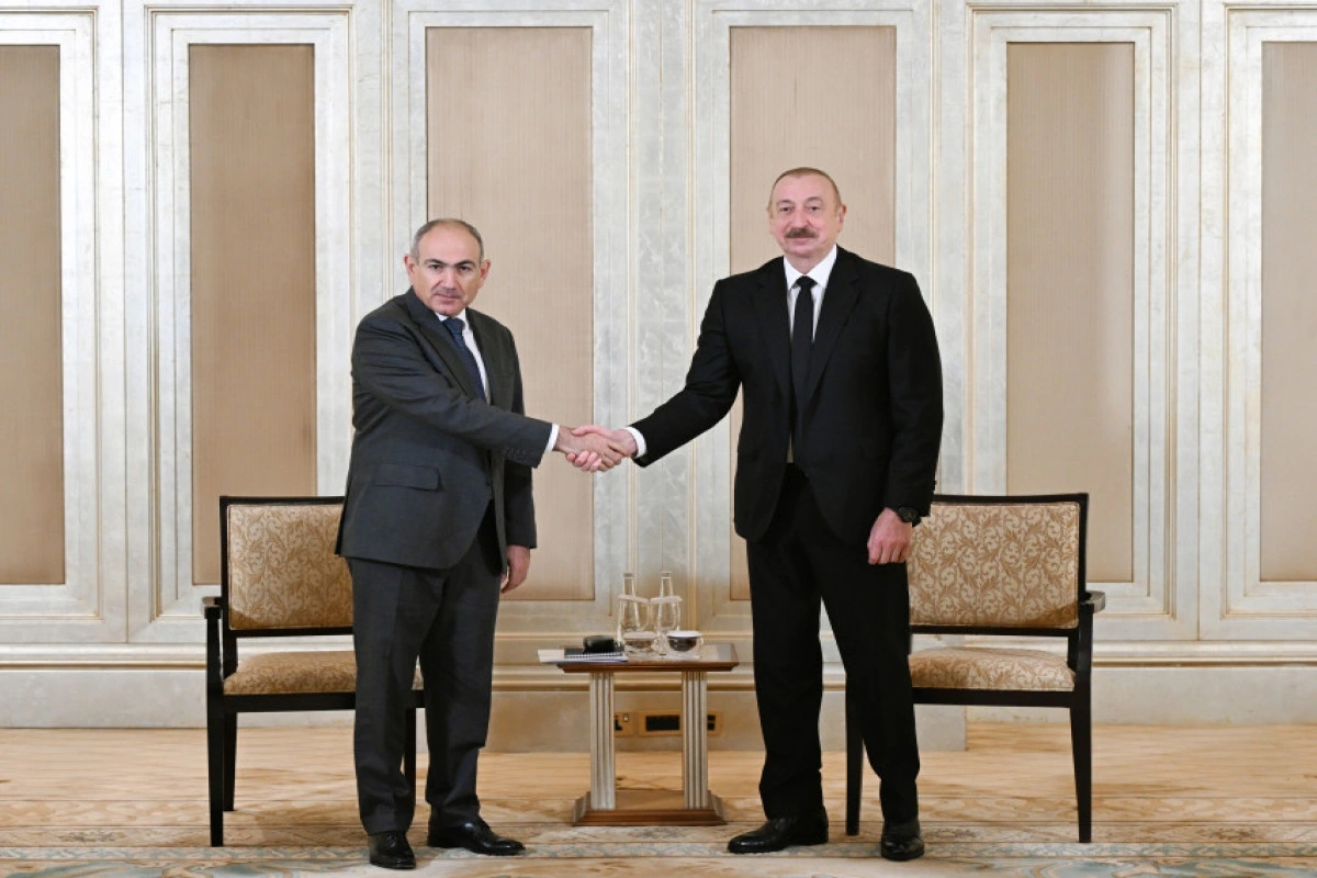 Thủ tướng Armenia Nikol Pashinyan và Tổng thống Azerbaijan Ilham Aliyev. Ảnh: APA