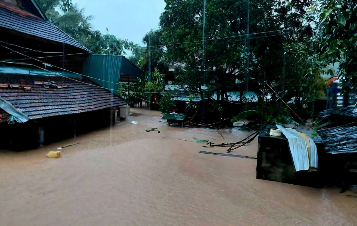 Nhà dân tại xã Mỹ Lý bị ngập sâu.