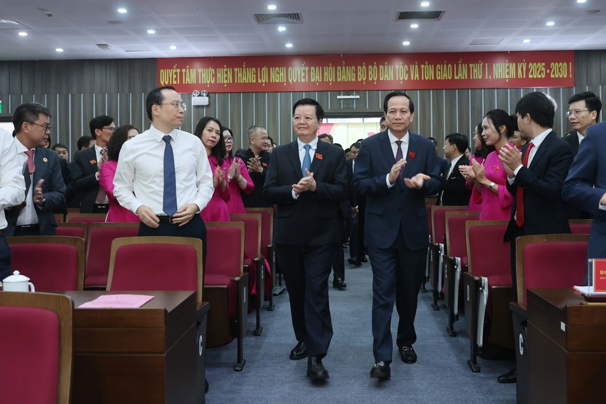 Phó Thủ tướng Mai Văn Chính đến dự và phát biểu chỉ đạo tại Đại hội