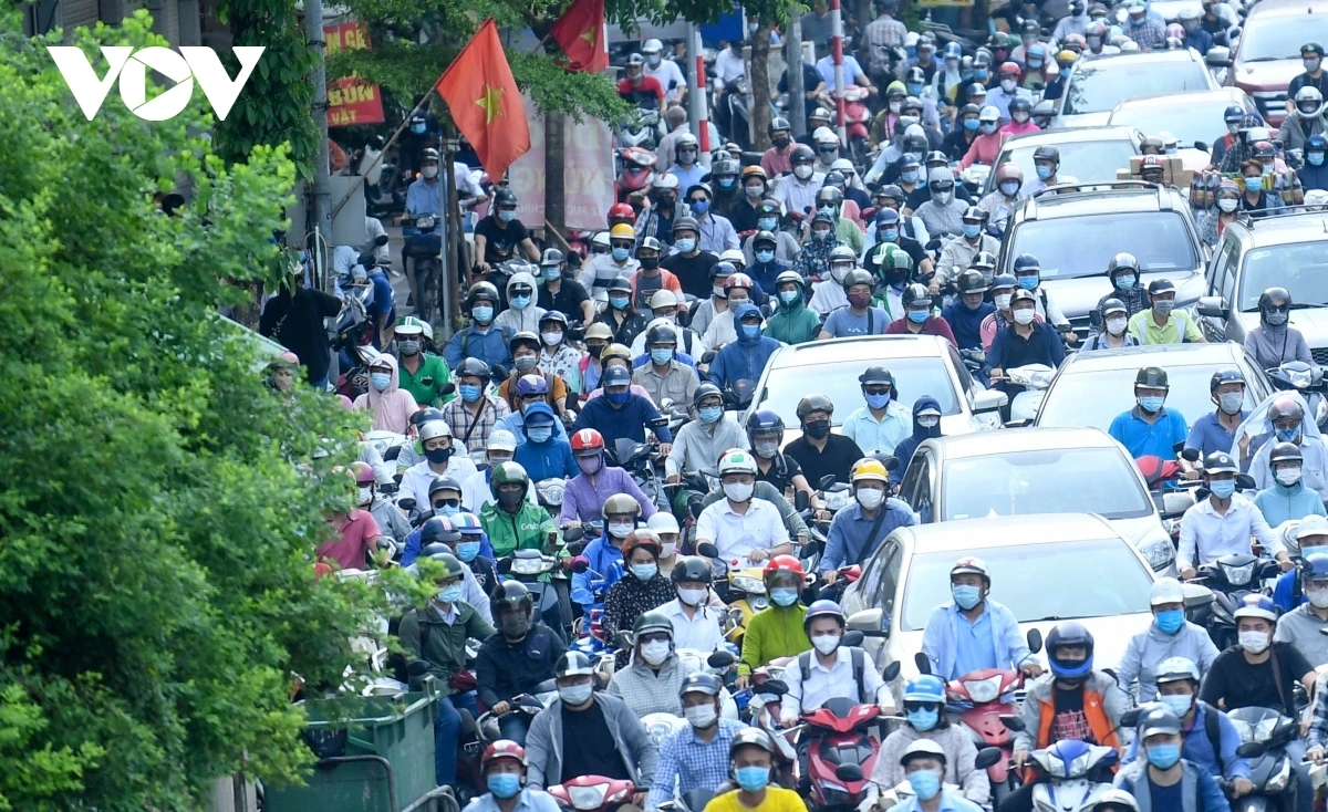 Hà Nội lập tổ liên ngành tham mưu về chuyển đổi phương tiện giao thông xanh.