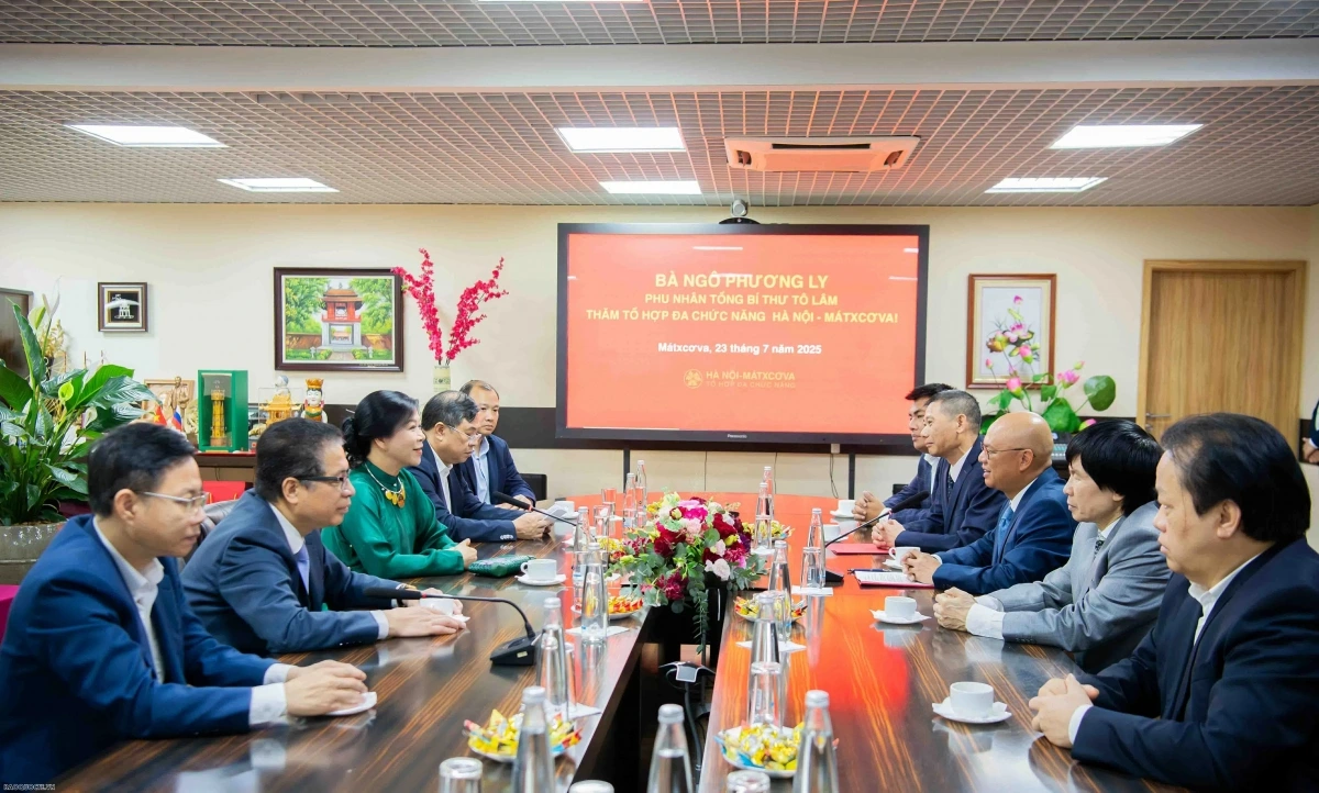 Phu nhân Ngô Phương Ly đến thăm Tổ hợp đa chức năng Hà Nội-Moscow (INCENTRA). (Ảnh: Hoàng Hồng)