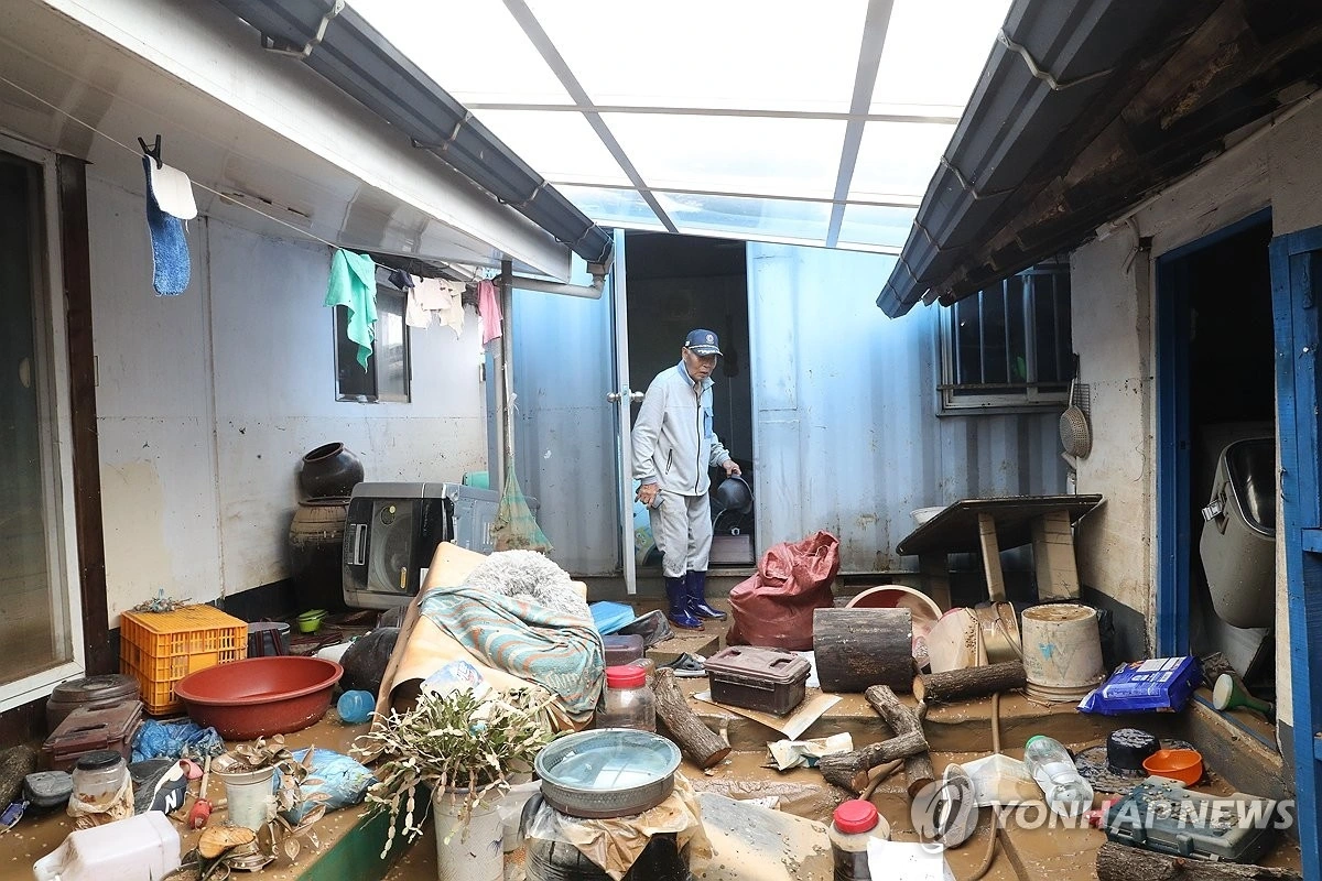 Địa phương chịu thiệt hại nặng nề nhất là huyện Sancheong, miền nam Hàn Quốc, với lượng mưa tích lũy lên tới 793,5 mm
