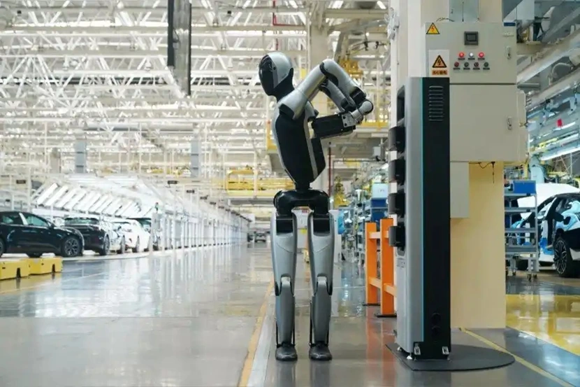 Robot hình người tự thay pin. Ảnh: Phương Nam Plus