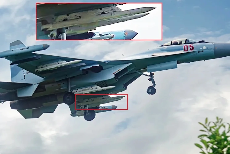 Tên lửa R-77M được treo dưới cánh máy bay chiến đấu của Nga. Ảnh: War Zone