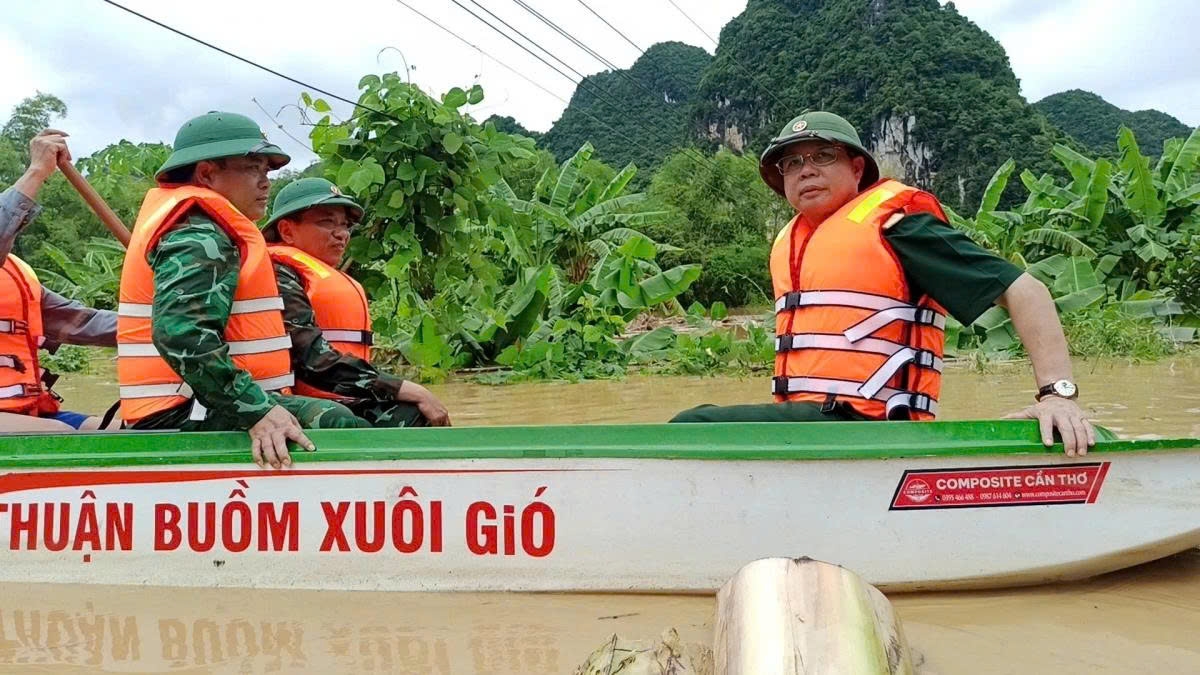 Border guard units are deployed in multiple directions to promptly assess the terrain before carrying out the evacuation plan.