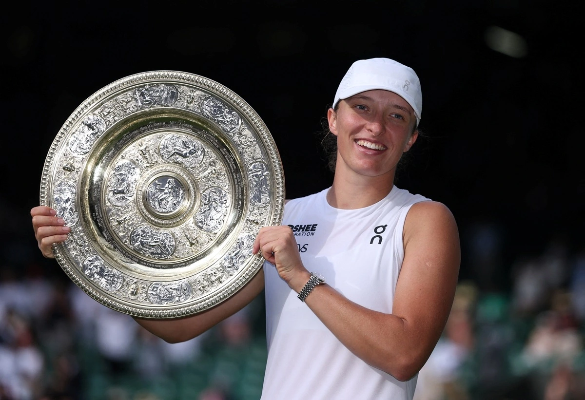 Swiatek vô địch đơn nữ Wimbledon 2025 sau trận chung kết lịch sử. (Ảnh: Reuters).