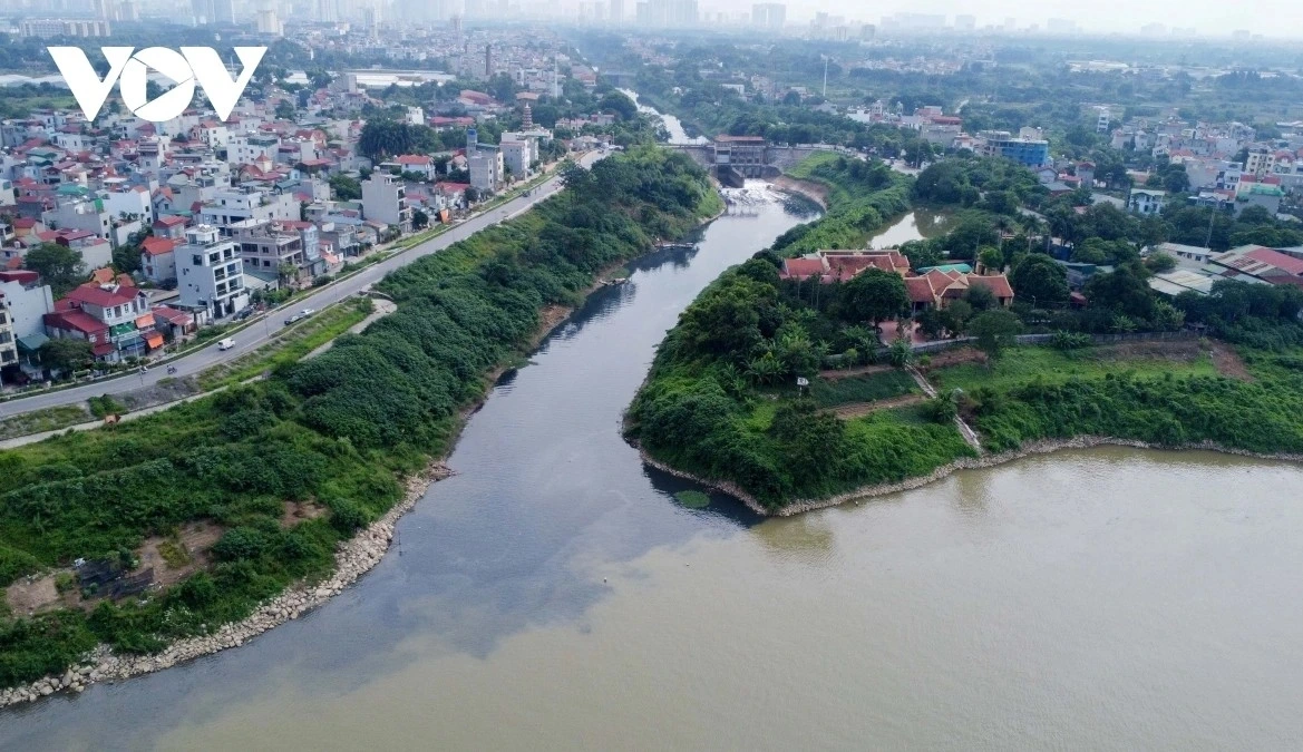 Nhiều địa phương ở vùng hạ lưu nên phải tiếp nhận toàn bộ nước thải vùng thượng nguồn, và hoạt động xử lý rất thụ động. Vì vậy cần phải liên kết vùng trong xử lý nước thải tại các dòng sông