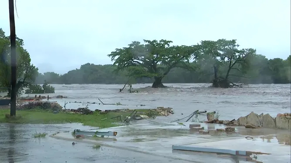 Lũ lụt gây chết người dọc theo sông Guadalupe ở Kerrville, Texas vào ngày 4/7/2025. Ảnh: KABB-TV