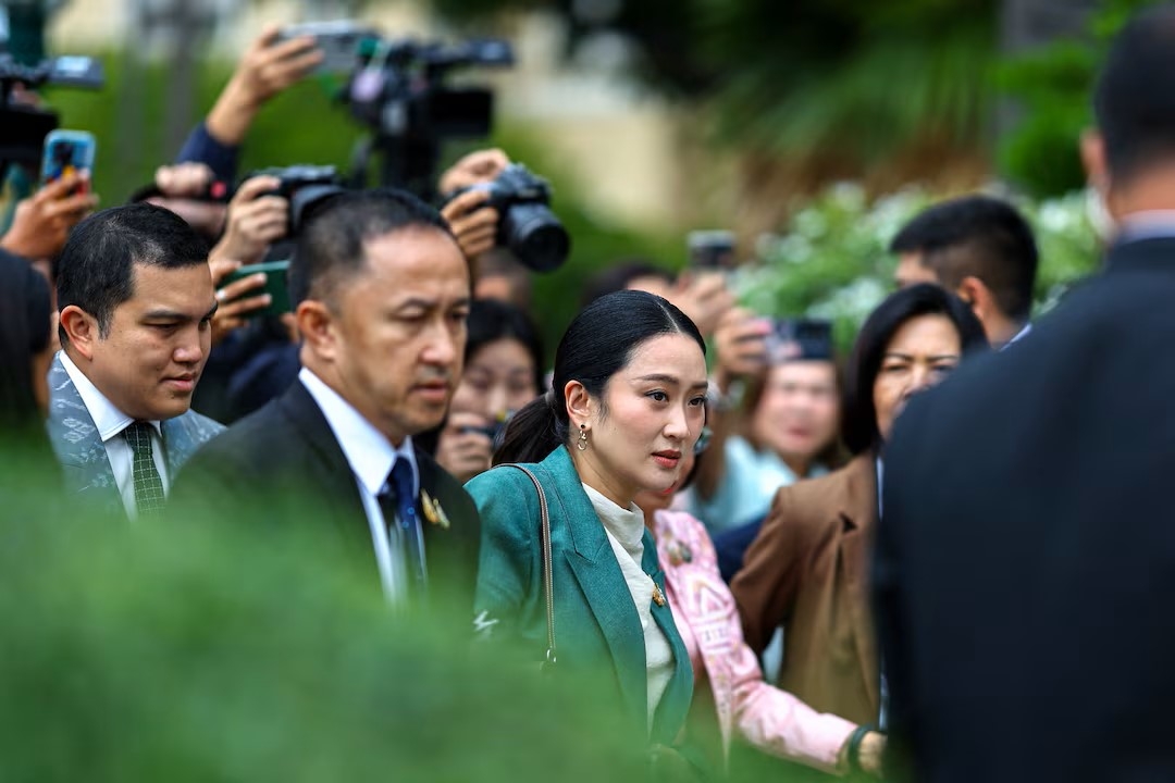 Thủ tướng Paetongtarn Shinawatra đến dự cuộc họp nội các tại Tòa nhà Chính phủ vào sáng 1/7. (Ảnh: Reuters)