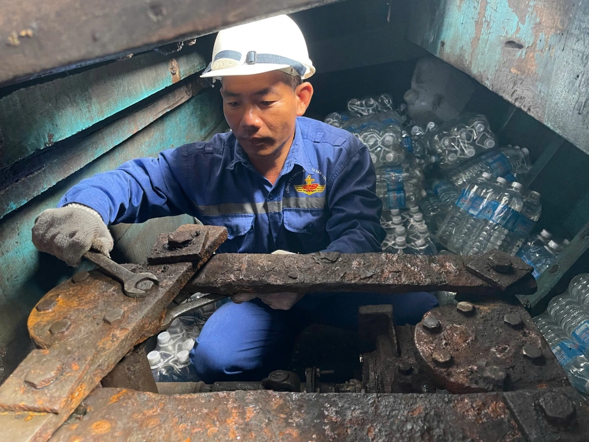Tháo thiết bị đưa về xưởng sửa chữa