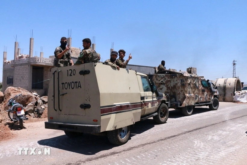 Lực lượng an ninh Syria được triển khai tại khu vực lân cận phía Tây tỉnh Sweida, miền Nam Syria, ngày 14/7. Ảnh: THX/TTXVN