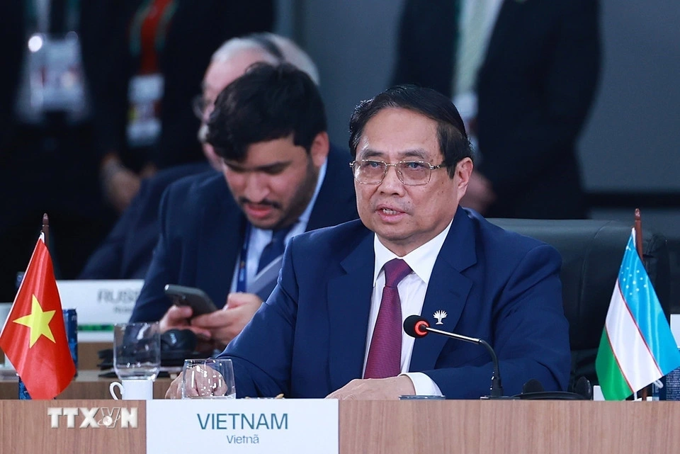 Chiều 6/7, Thủ tướng Chính phủ Phạm Minh Chính đã có phát biểu quan trọng tại Phiên thảo luận cấp cao BRICS mở rộng về “Tăng cường chủ nghĩa đa phương, các vấn đề kinh tế - tài chính và trí tuệ nhân tạo”. Tại đây, Thủ tướng đã đề xuất "3 tiên phong" chiến lược đối với BRICS và khẳng định Việt Nam sẵn sàng đóng góp làm sống động chủ nghĩa đa phương, thúc đẩy đoàn kết, hợp tác quốc tế vì một thế giới công bằng và bền vững hơn.