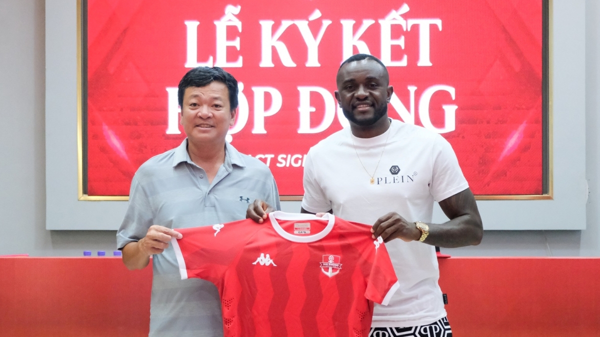 CLB Hải Phòng ký hợp đồng với Joel Tagueu (Ảnh: HPFC).