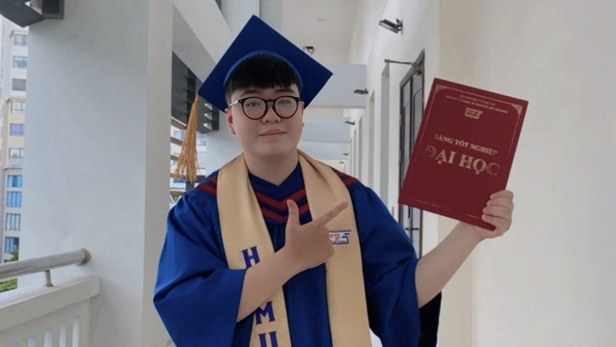 Lâm Tiến là thủ khoa toàn trường của Trường Đại học Sư phạm TP.HCM với số điểm 3,95/4 (ảnh: NVCC)