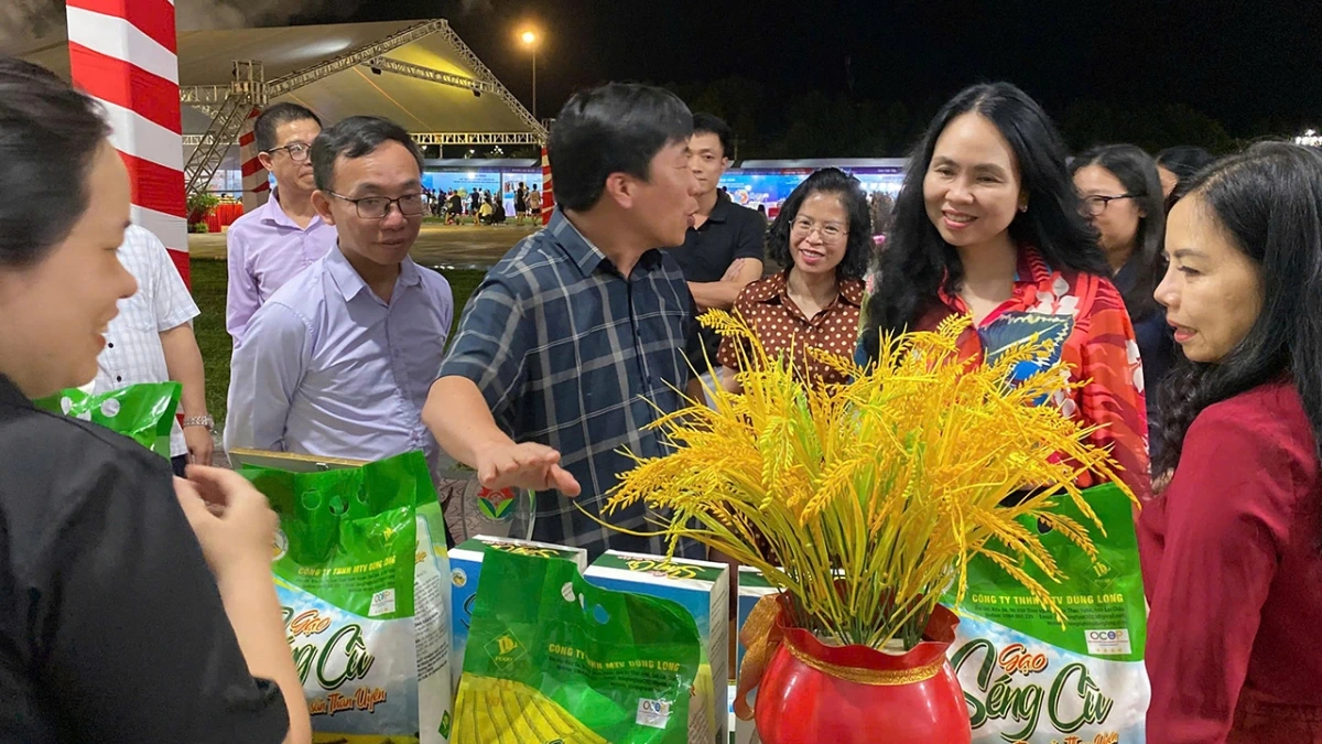Nỗ lực thúc đẩy hệ sinh thái TMĐT bền vững tại Việt Nam đang được Cục TMĐT&KTS tích cực triển khai thông qua nhiều chương trình hành động cụ thể. Ảnh: PV